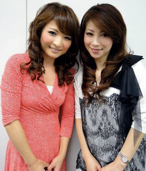 43-letnyaya-Masako-Mizutani-s-19-letnej-docheryu-sleva