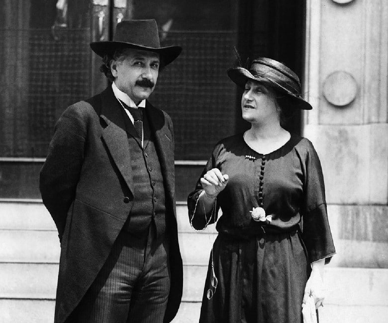 Albert-E`ynshteyn-i-E`lza