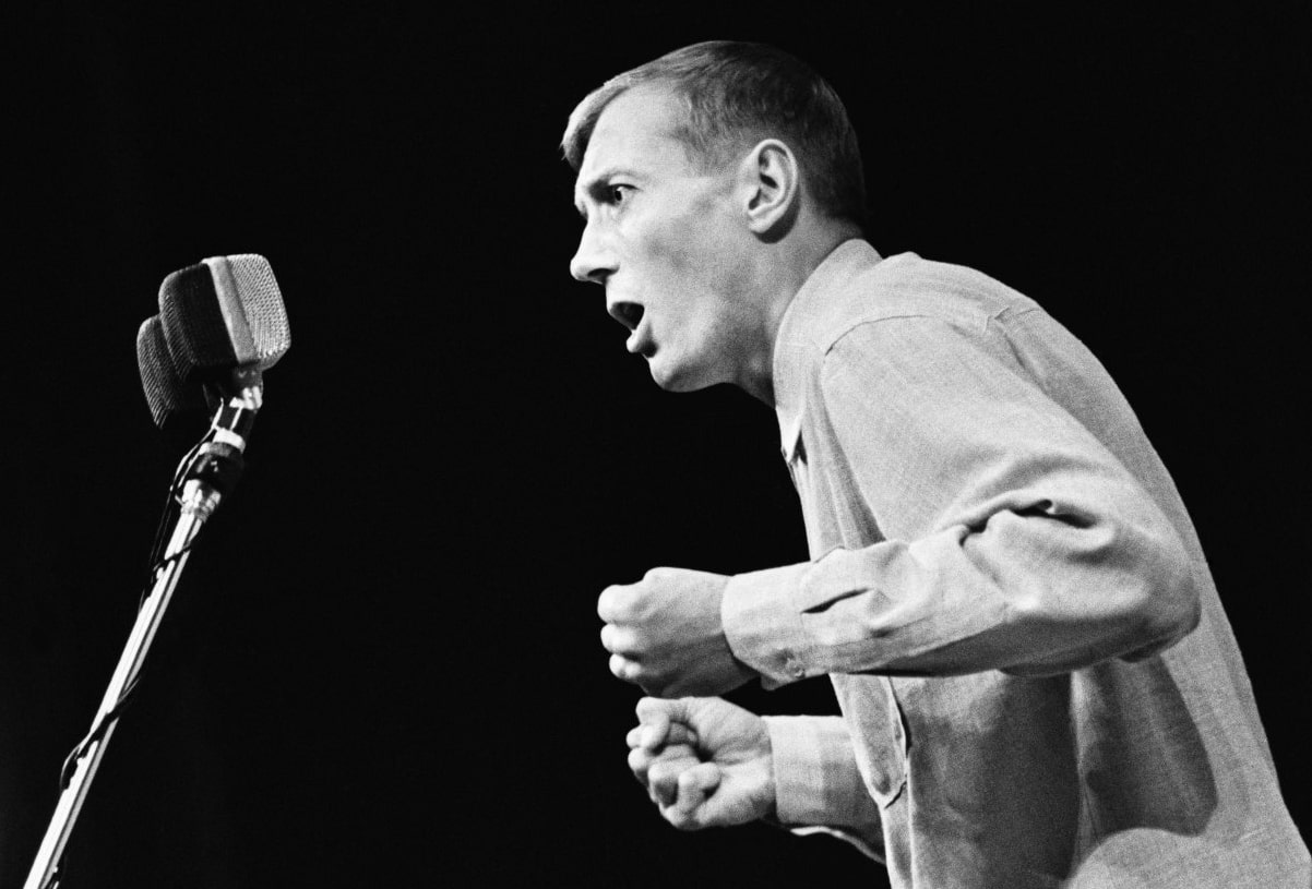 Evgeniy-Evtushenko-na-stsene