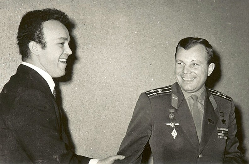 Foto-bez-parika-Kobzon-i-YUriy-Gagarin