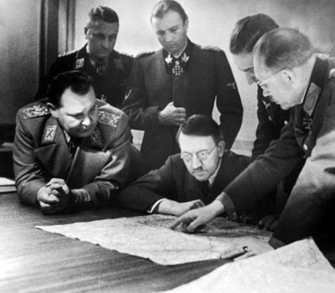 Gitler-na-obsuzhdenii-Ardennskoy-operatsii-s-Geringom-i-Guderianom-v-oktyabre-1944-g