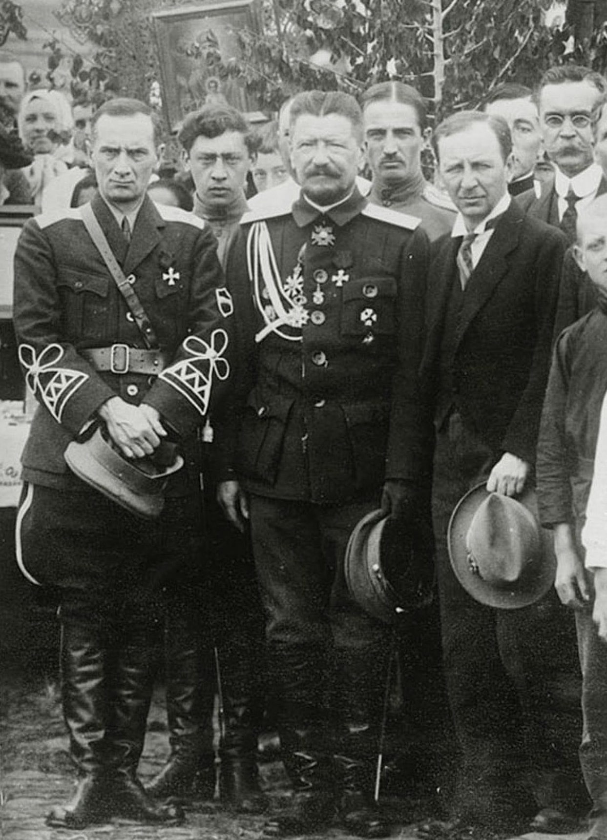 Kolchak-na-Kitaysko-Vostochnoy-zheleznoy-doroge-v-forme-KVZHD.-1917-god