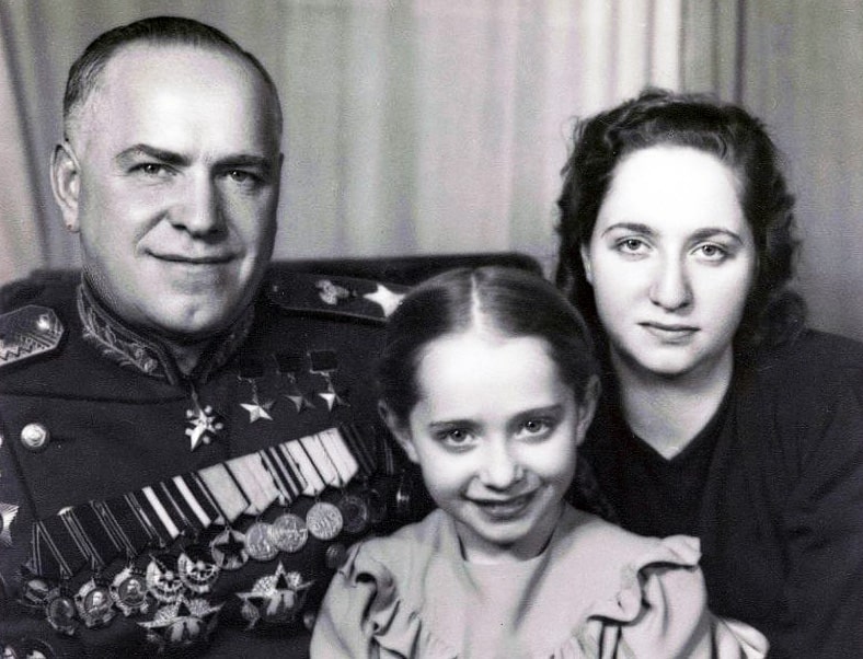 Marshal-ZHukov-i-ego-docheri