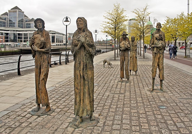 Pamyatnik-zhertvam-Velikogo-irlandskogo-goloda-v-Dubline