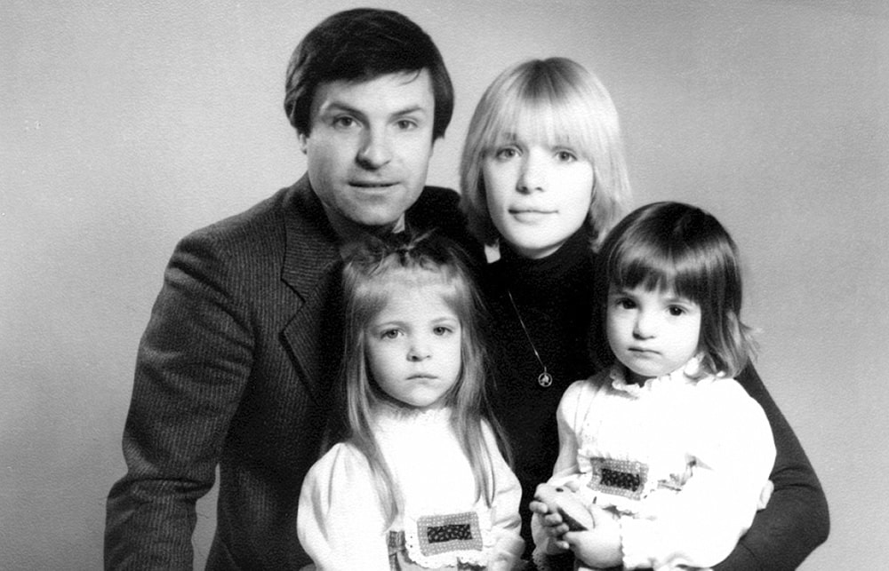 Rodion-Nahapetov-i-Vera-Glagoleva-s-dochermi