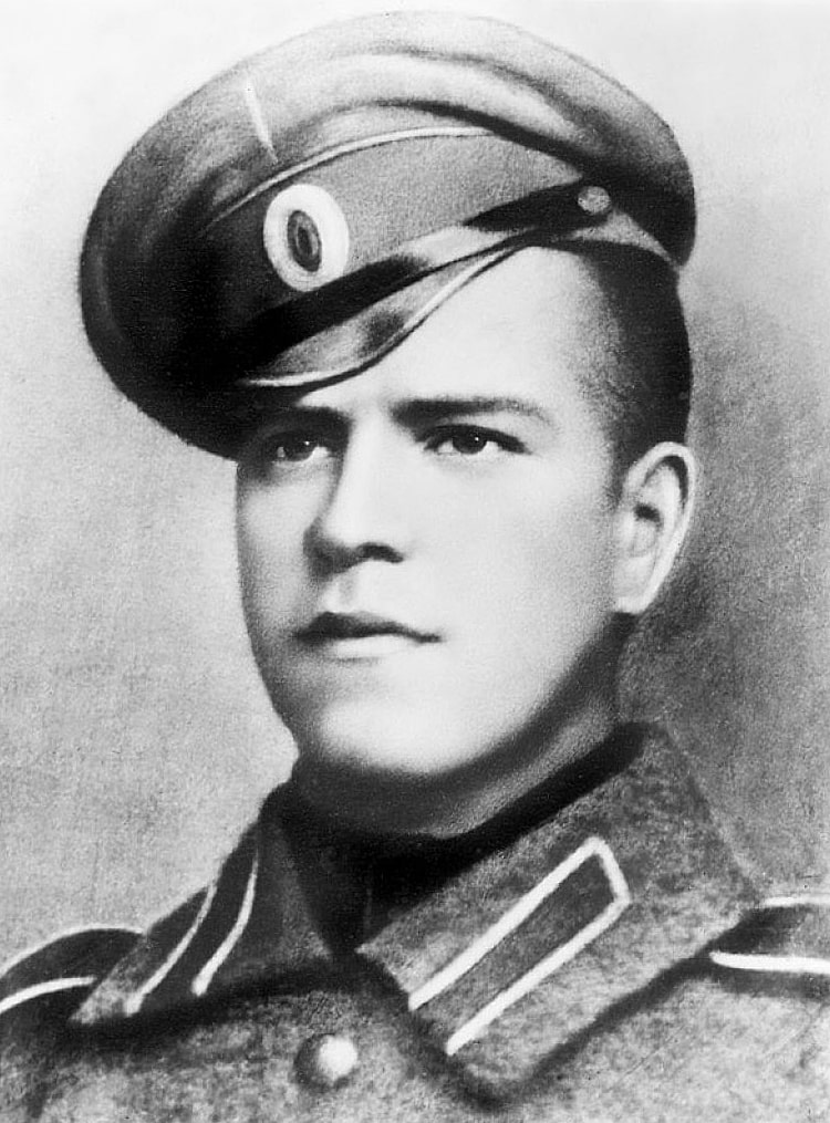 Unter-ofitser-Georgiy-ZHukov