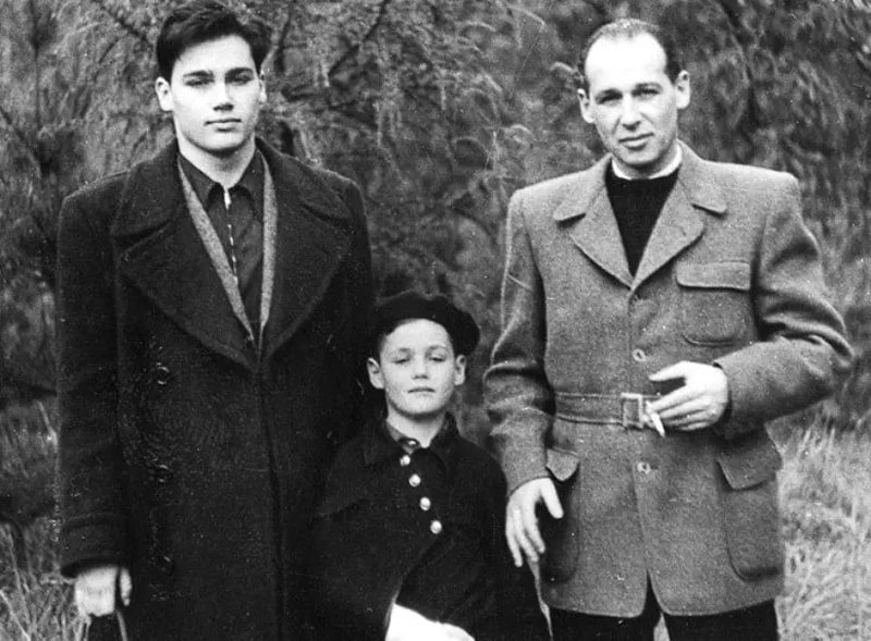 Vladimir-Pozner-s-ottsom-i-mladshim-bratom