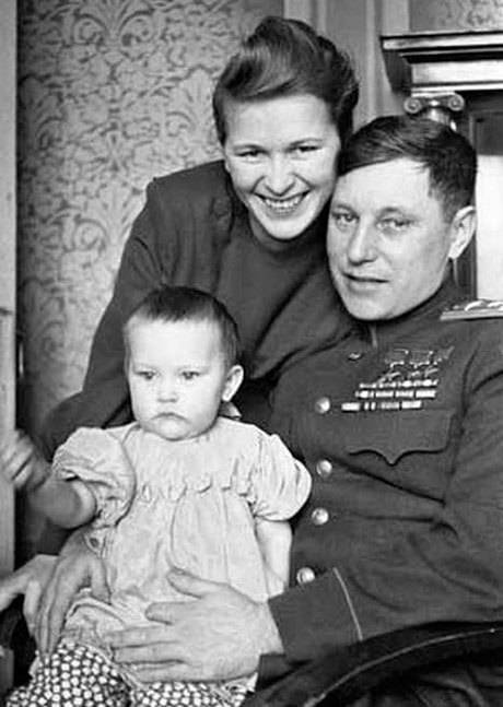 aleksandr-pokryshkin-i-ego-zhena-mariya