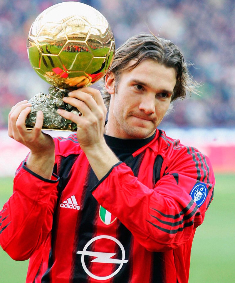 andrej-shevchenko-s-zolotym-myachom