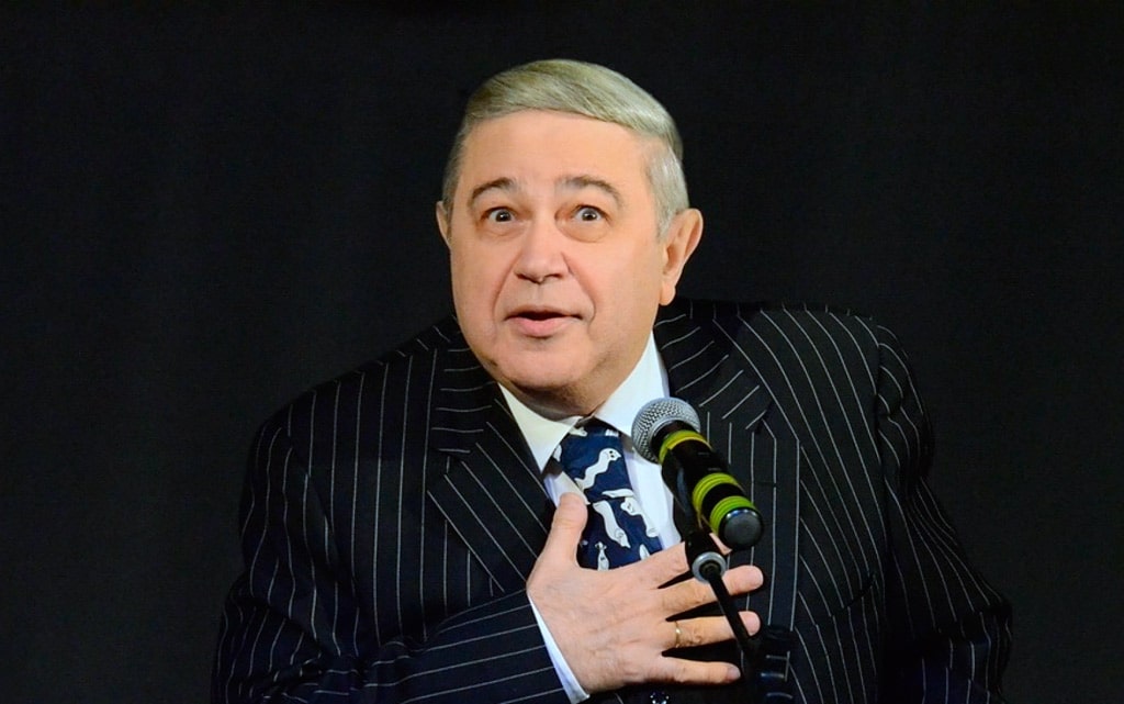 evgenij-petrosyan-na-sczene