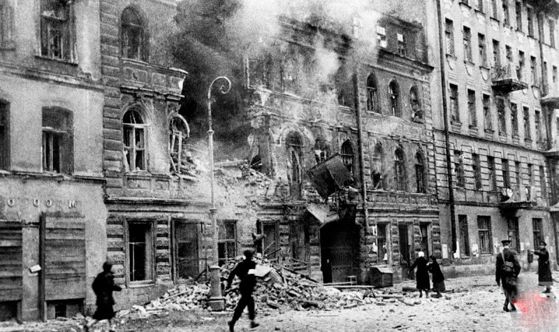 leningradskaya-ulicza-posle-okonchaniya-nemeczkogo-artobstrela