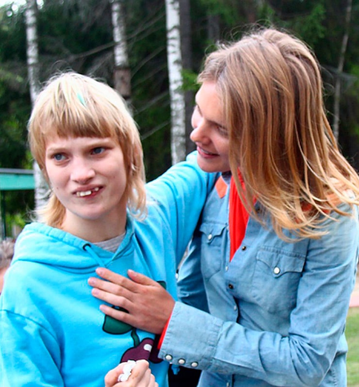 natalya-vodyanova-s-sestroj-oksanoj