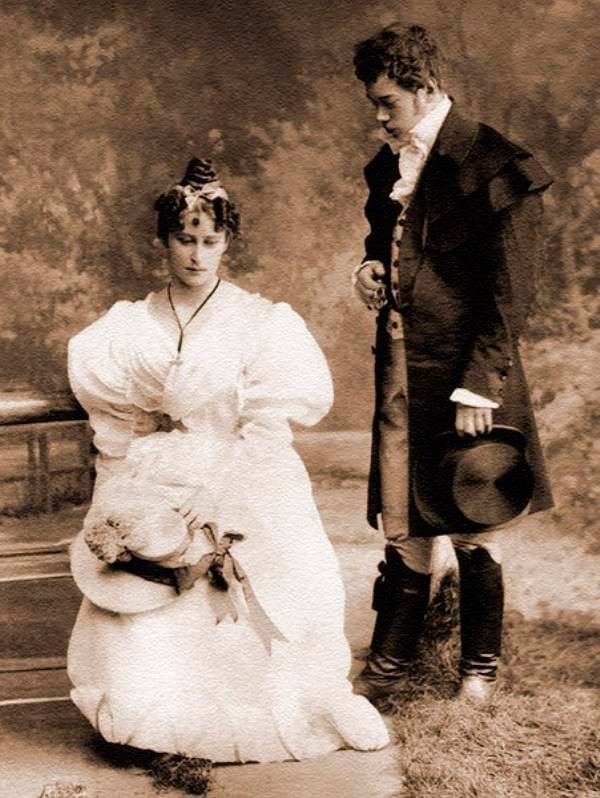 nikolaj-2-i-elizaveta-fyodorovna-v-roli-onegina-i-tatyany