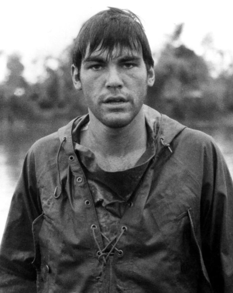 oliver-stoun-v-molodosti