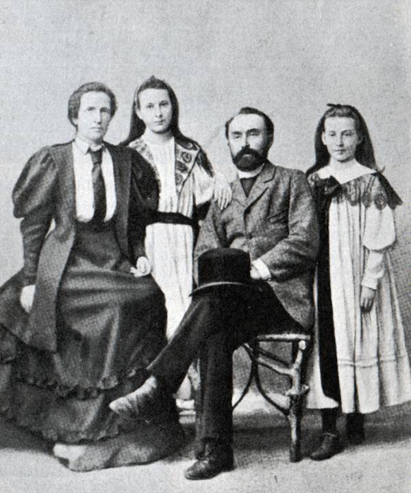 plehanov-s-zhenoj-i-dochermi