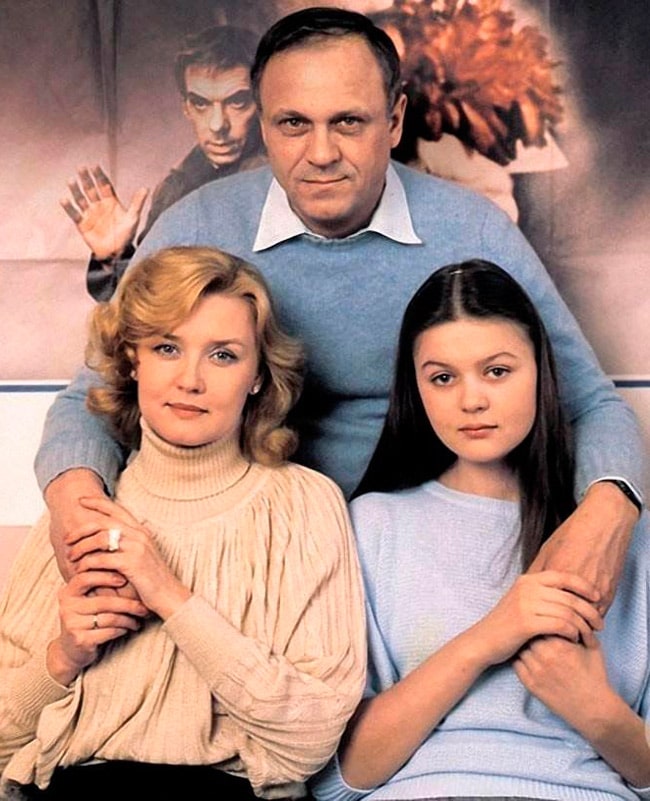 vladimir-menshov-s-zhenoj-i-docheryu