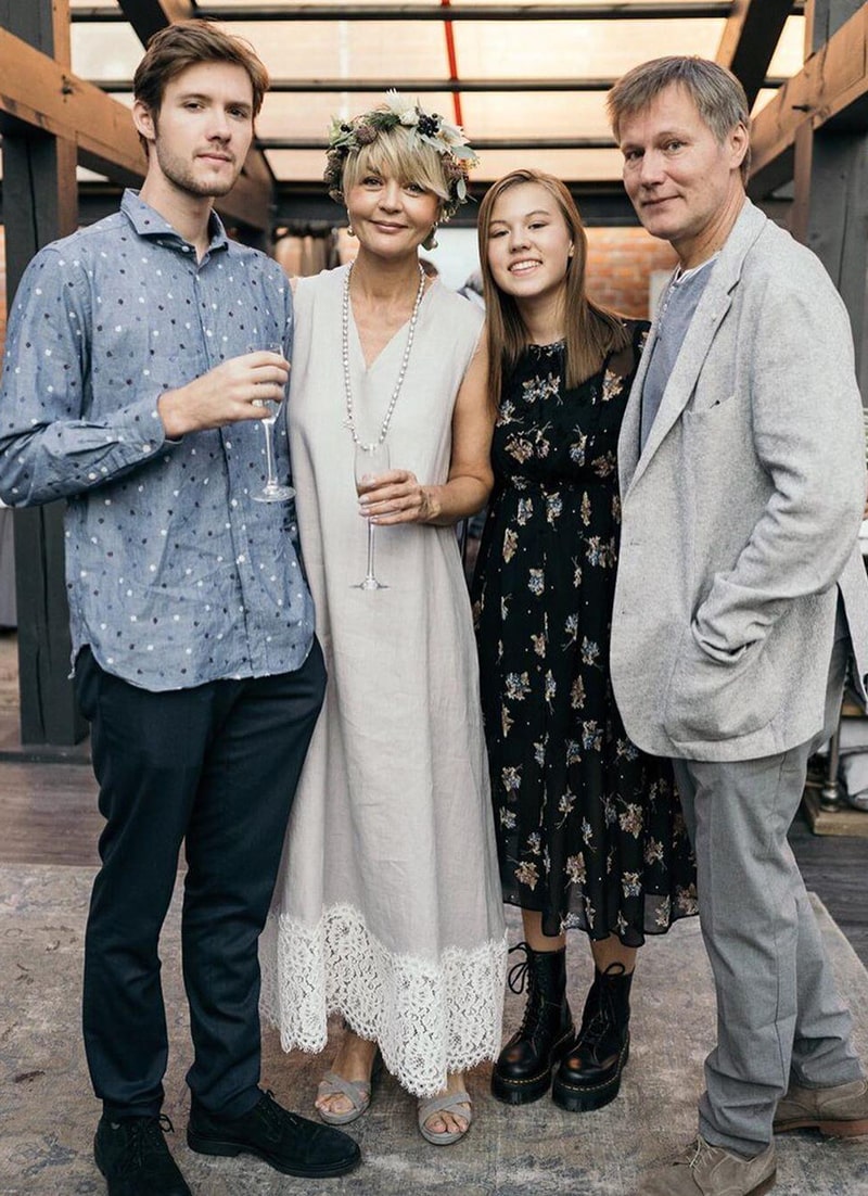 yuliya-menshova-s-muzhem-i-detmi